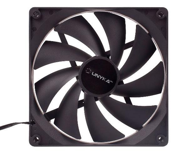 Ventilador interno Unykach140mm (14x14cm) / 9 Aspas / 3 Pines / Negro 51790